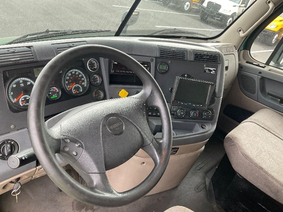 Curtain Side-Light and Medium Duty Trucks-Freightliner-2019-Cascadia X11364S-Philadelphia-PA-425,343\n\t\tmiles-$ 76,000 - Image 16