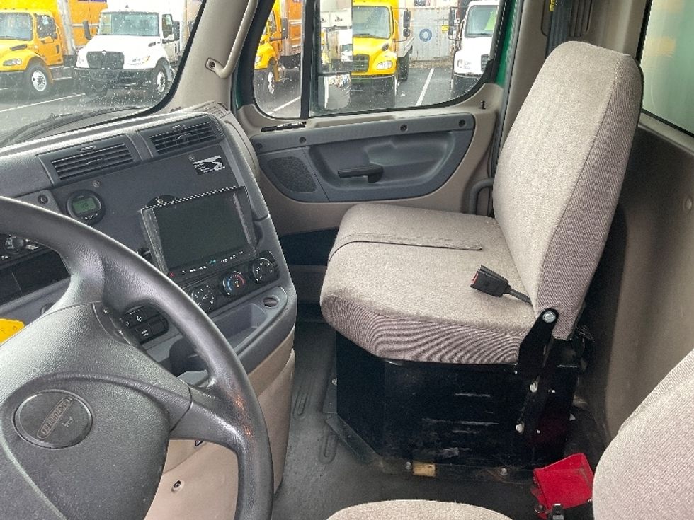 Curtain Side-Light and Medium Duty Trucks-Freightliner-2019-Cascadia X11364S-Philadelphia-PA-425,343\n\t\tmiles-$ 76,000 - Image 18