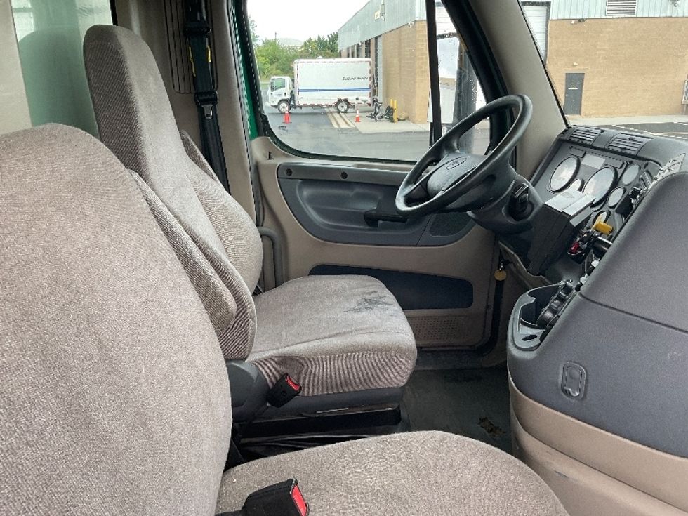 Curtain Side-Light and Medium Duty Trucks-Freightliner-2019-Cascadia X11364S-Philadelphia-PA-425,343\n\t\tmiles-$ 76,000 - Image 21