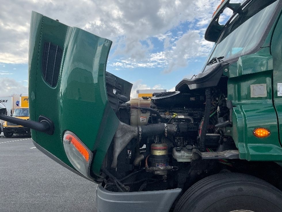 Curtain Side-Light and Medium Duty Trucks-Freightliner-2019-Cascadia X11364S-Philadelphia-PA-425,343\n\t\tmiles-$ 76,000 - Image 23