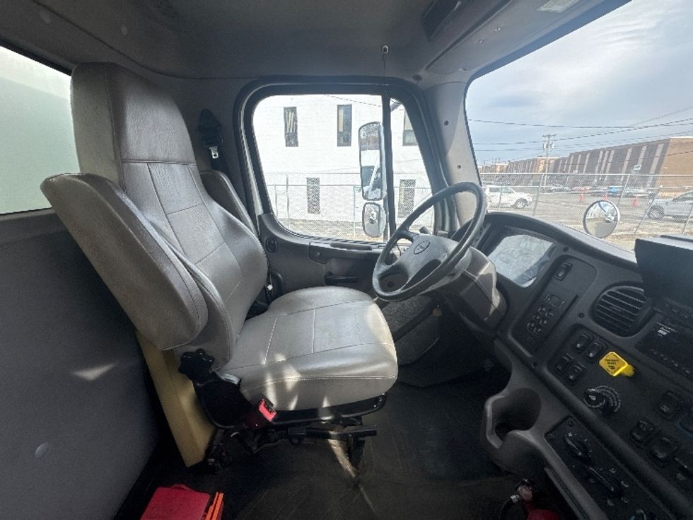 Curtain Side-Light and Medium Duty Trucks-Freightliner-2019-M2-Braintree-MA-259,397\n\t\tmiles-$ 43,250 - Image 22