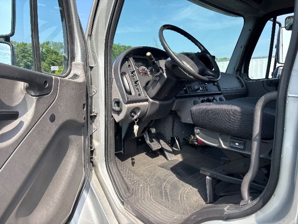 Curtain Side-Light and Medium Duty Trucks-Freightliner-2019-M2-Everett-WA-50,009\n\t\tmiles-$ 55,500 - Image 16