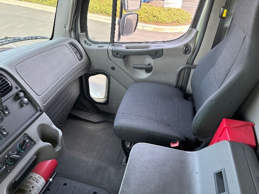 Curtain Side-Light and Medium Duty Trucks-Freightliner-2019-M2-Everett-WA-50,009\n\t\tmiles-$ 55,500 - Image 19