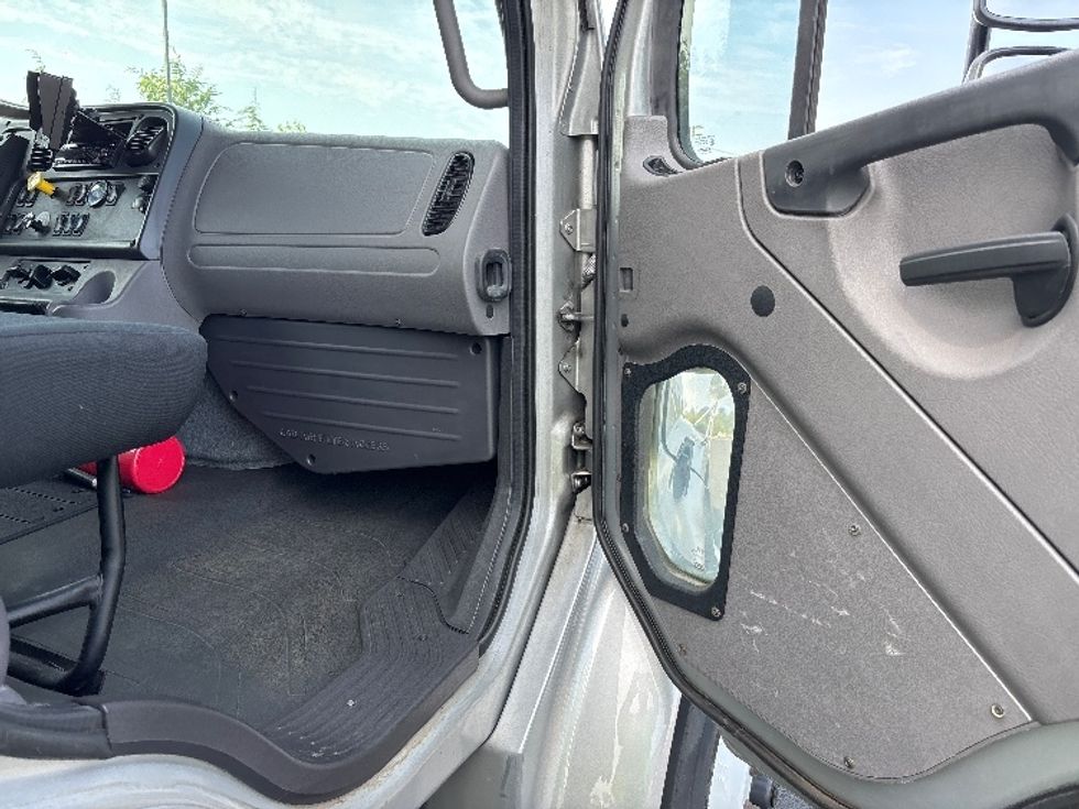 Curtain Side-Light and Medium Duty Trucks-Freightliner-2019-M2-Everett-WA-50,009\n\t\tmiles-$ 55,500 - Image 20