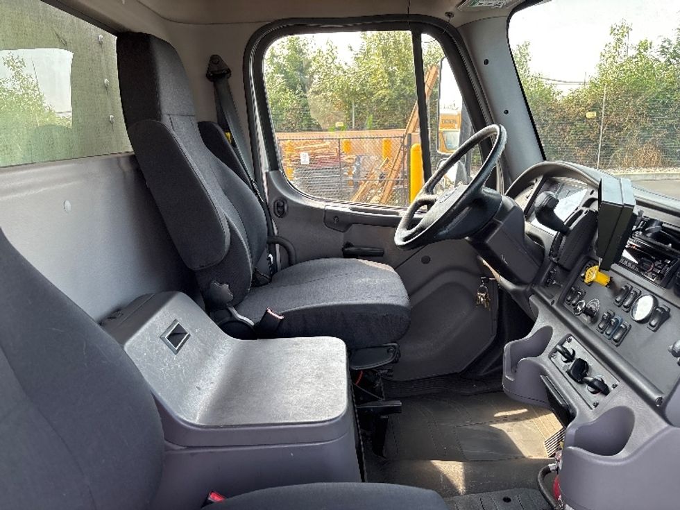 Curtain Side-Light and Medium Duty Trucks-Freightliner-2019-M2-Everett-WA-50,009\n\t\tmiles-$ 55,500 - Image 22