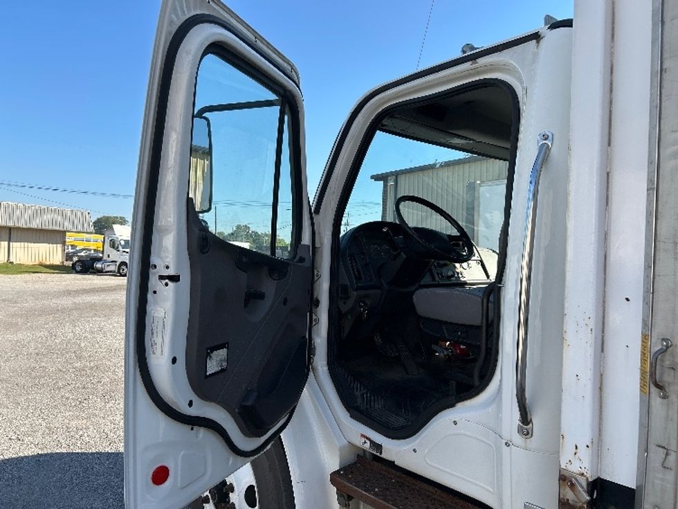 Curtain Side-Light and Medium Duty Trucks-Freightliner-2019-M2-Hueytown-AL-120,341\n\t\tmiles-$ 51,000 - Image 15