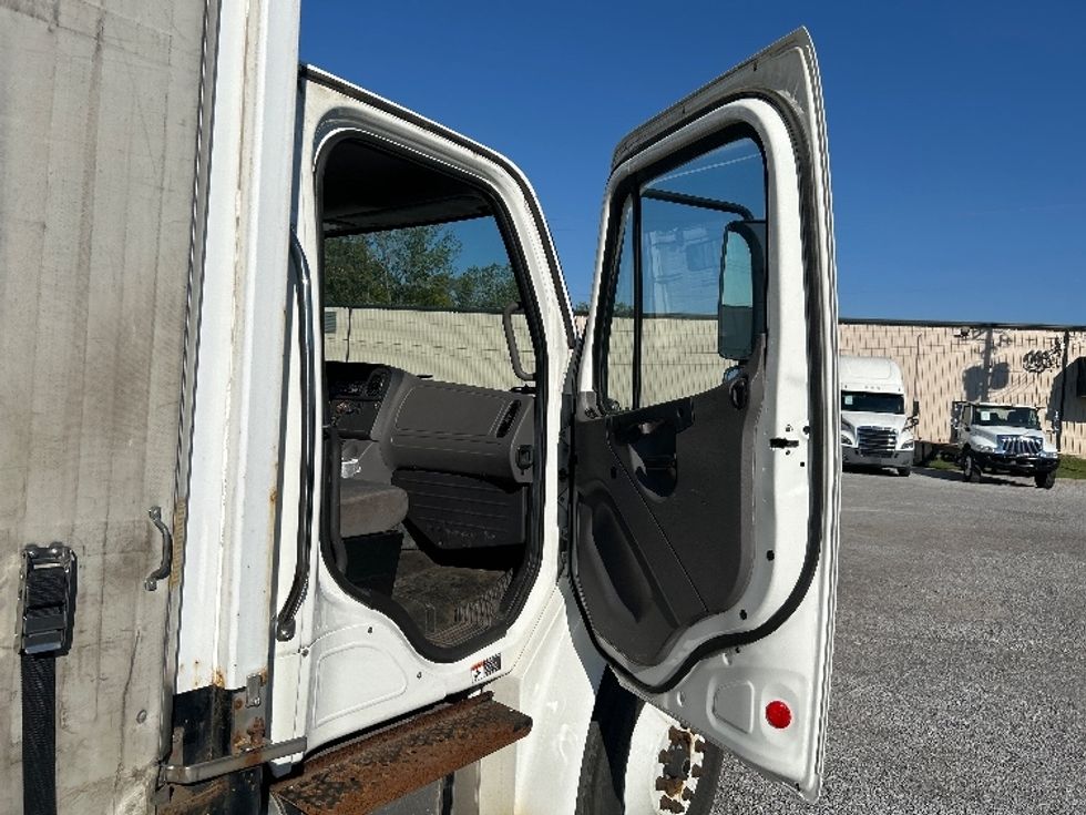 Curtain Side-Light and Medium Duty Trucks-Freightliner-2019-M2-Hueytown-AL-120,341\n\t\tmiles-$ 51,000 - Image 19