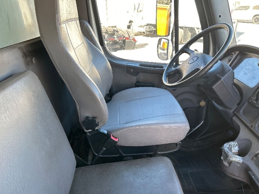 Curtain Side-Light and Medium Duty Trucks-Freightliner-2019-M2-Hueytown-AL-120,341\n\t\tmiles-$ 51,000 - Image 21