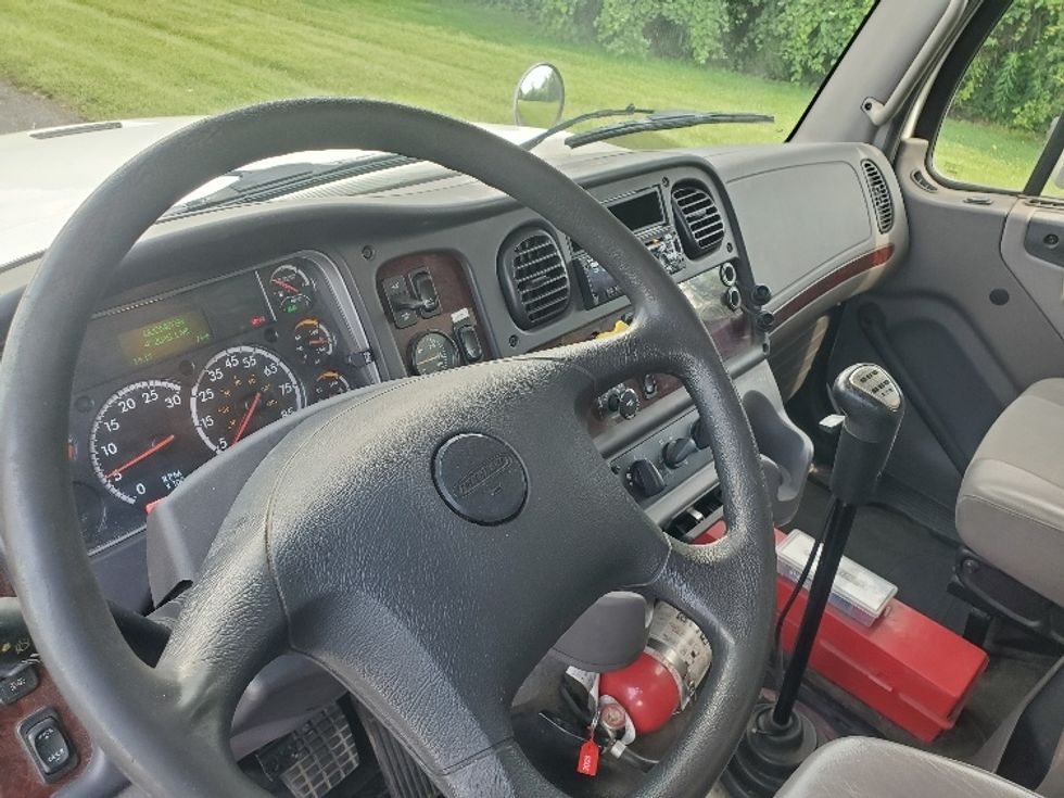 Curtain Side-Light and Medium Duty Trucks-Freightliner-2019-M211242S-White Deer-PA-467,957\n\t\tmiles-$ 48,500 - Image 16