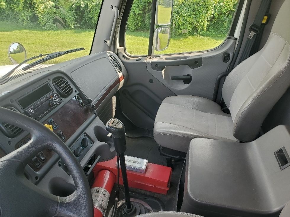 Curtain Side-Light and Medium Duty Trucks-Freightliner-2019-M211242S-White Deer-PA-467,957\n\t\tmiles-$ 48,500 - Image 18