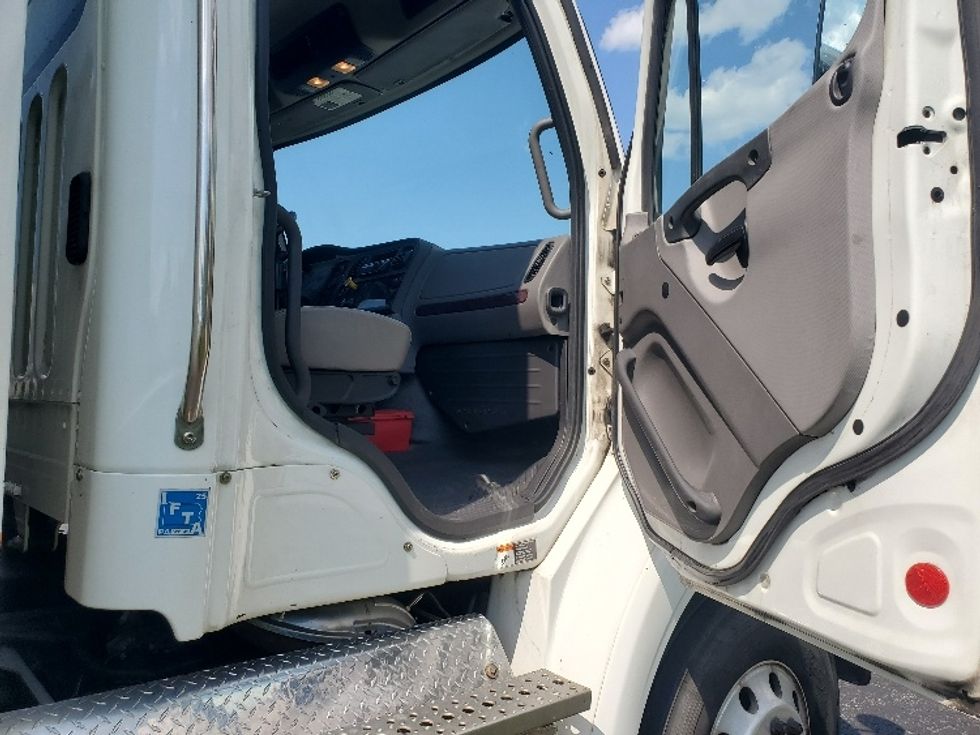 Curtain Side-Light and Medium Duty Trucks-Freightliner-2019-M211242S-White Deer-PA-467,957\n\t\tmiles-$ 48,500 - Image 19