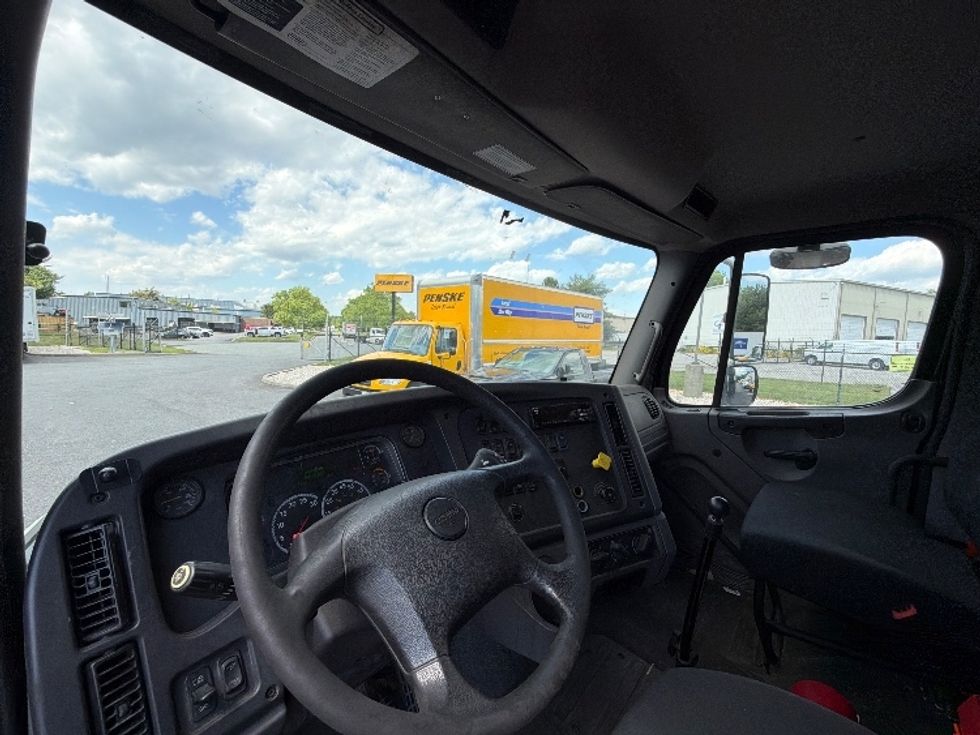 Curtain Side-Light and Medium Duty Trucks-Freightliner-2019-M211284S-Belcamp-MD-325,861\n\t\tmiles-$ 83,000 - Image 16