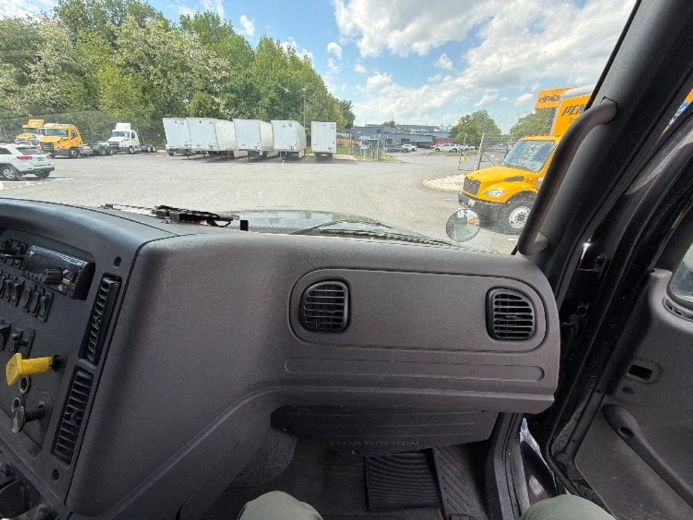 Curtain Side-Light and Medium Duty Trucks-Freightliner-2019-M211284S-Belcamp-MD-325,861\n\t\tmiles-$ 83,000 - Image 20
