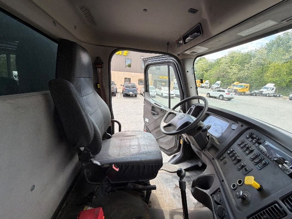 Curtain Side-Light and Medium Duty Trucks-Freightliner-2019-M211284S-Belcamp-MD-325,861\n\t\tmiles-$ 83,000 - Image 21