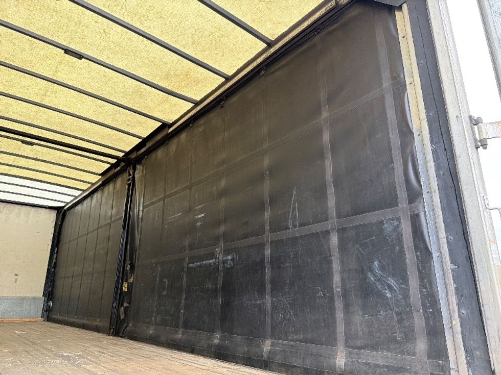 Curtain Side-Light and Medium Duty Trucks-Freightliner-2019-M211284S-Belcamp-MD-401,247\n\t\tmiles-$ 80,250 - Image 11