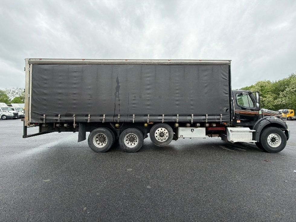 Curtain Side-Light and Medium Duty Trucks-Freightliner-2019-M211284S-Belcamp-MD-401,247\n\t\tmiles-$ 80,250 - Image 13
