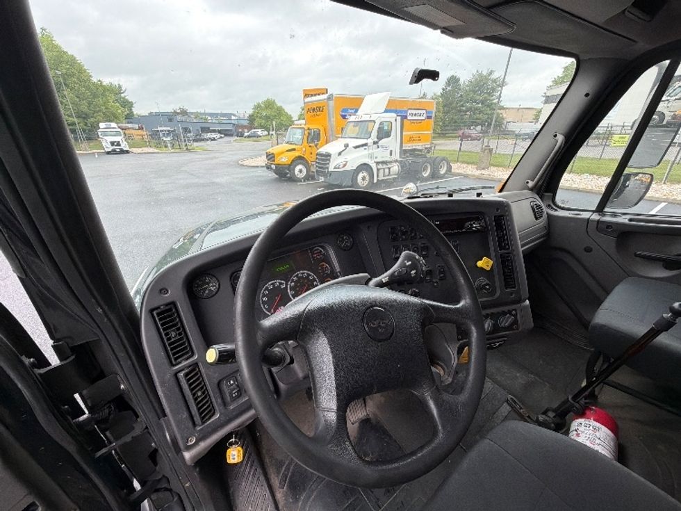 Curtain Side-Light and Medium Duty Trucks-Freightliner-2019-M211284S-Belcamp-MD-401,247\n\t\tmiles-$ 80,250 - Image 15