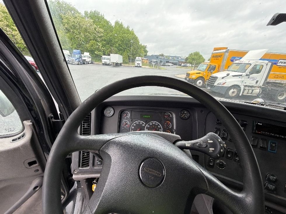 Curtain Side-Light and Medium Duty Trucks-Freightliner-2019-M211284S-Belcamp-MD-401,247\n\t\tmiles-$ 80,250 - Image 16