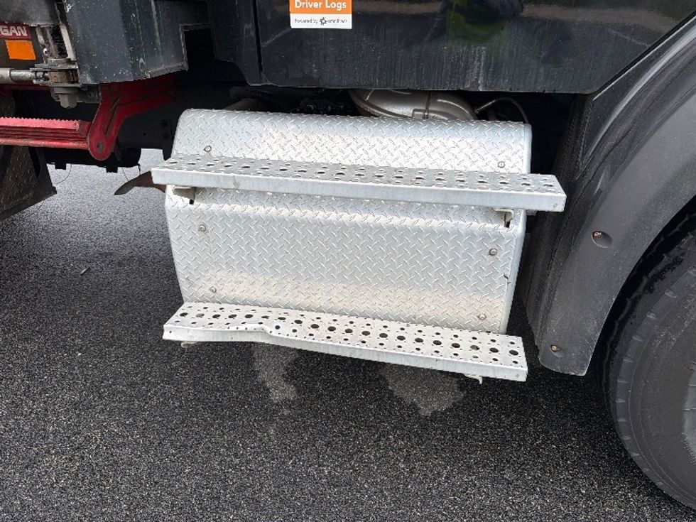 Curtain Side-Light and Medium Duty Trucks-Freightliner-2019-M211284S-Belcamp-MD-401,247\n\t\tmiles-$ 80,250 - Image 22