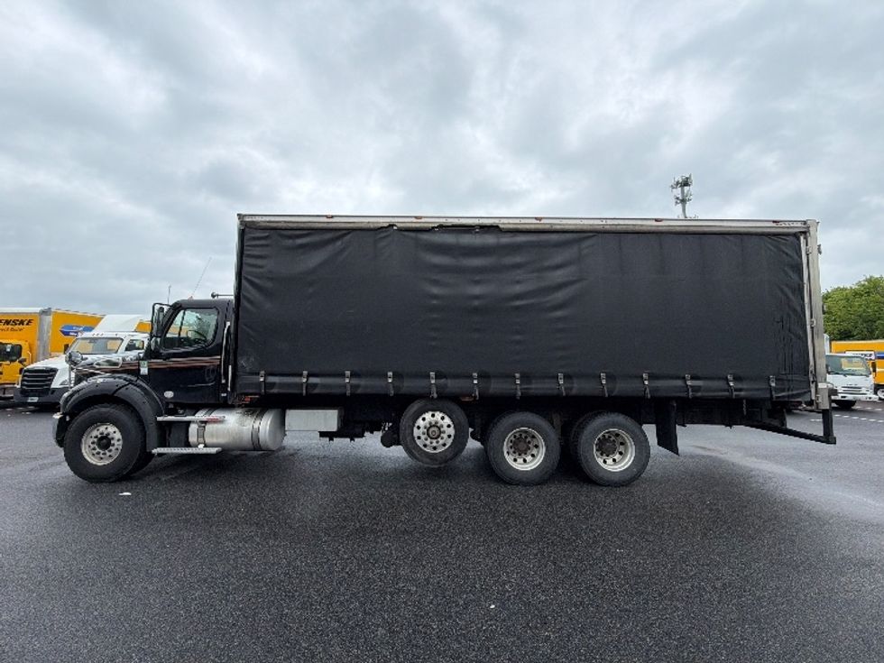 Curtain Side-Light and Medium Duty Trucks-Freightliner-2019-M211284S-Belcamp-MD-401,247\n\t\tmiles-$ 80,250 - Image 4