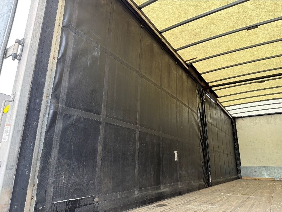 Curtain Side-Light and Medium Duty Trucks-Freightliner-2019-M211284S-Belcamp-MD-401,247\n\t\tmiles-$ 80,250 - Image 9