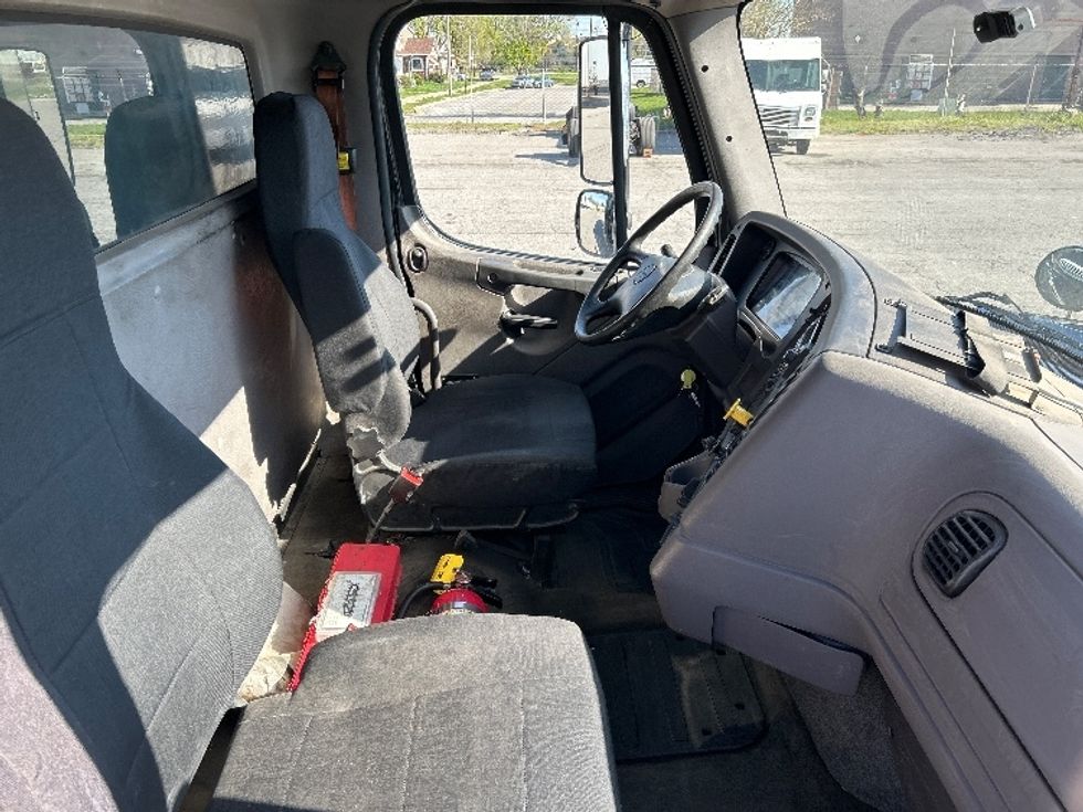 Curtain Side-Light and Medium Duty Trucks-Freightliner-2019-M211284S-Crown Point-IN-228,863\n\t\tmiles-$ 89,500 - Image 22