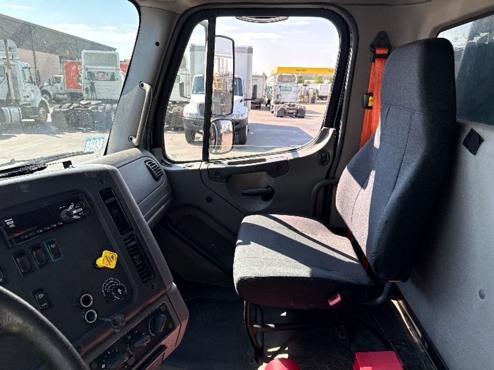 Curtain Side-Light and Medium Duty Trucks-Freightliner-2019-M211284S-Norton-MA-279,559\n\t\tmiles-$ 80,250 - Image 18