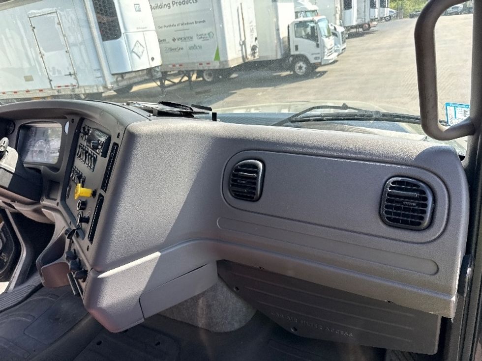 Curtain Side-Light and Medium Duty Trucks-Freightliner-2019-M211284S-Norton-MA-279,559\n\t\tmiles-$ 80,250 - Image 19