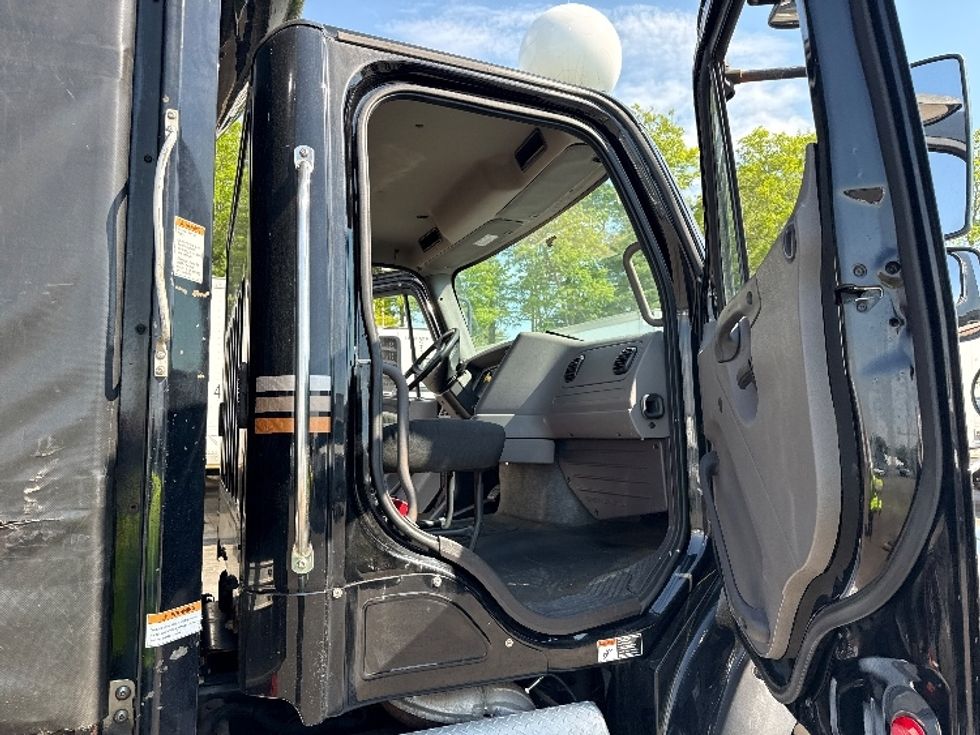 Curtain Side-Light and Medium Duty Trucks-Freightliner-2019-M211284S-Norton-MA-279,559\n\t\tmiles-$ 80,250 - Image 20