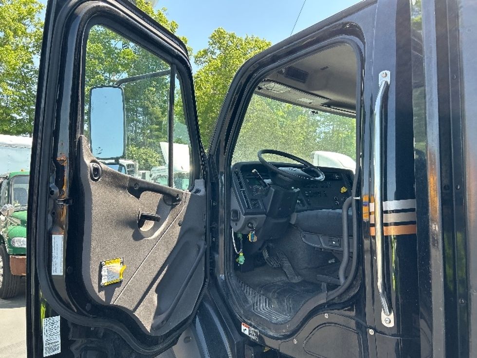 Curtain Side-Light and Medium Duty Trucks-Freightliner-2019-M211284S-Norton-MA-286,616\n\t\tmiles-$ 79,000 - Image 16