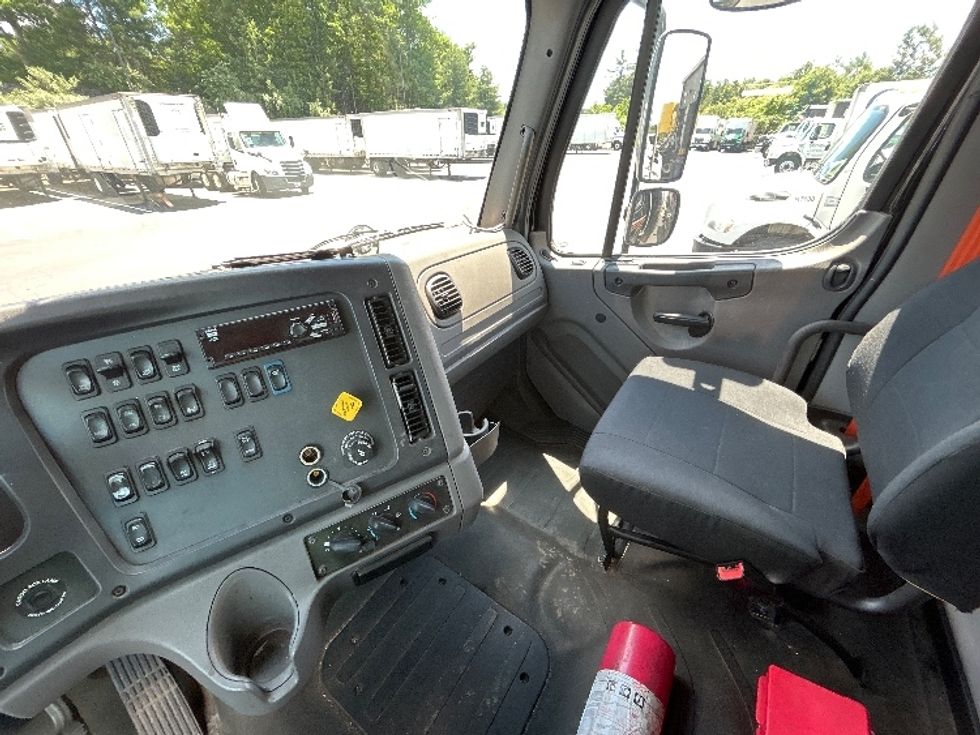 Curtain Side-Light and Medium Duty Trucks-Freightliner-2019-M211284S-Norton-MA-286,616\n\t\tmiles-$ 79,000 - Image 19
