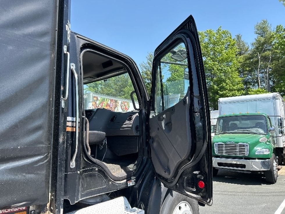 Curtain Side-Light and Medium Duty Trucks-Freightliner-2019-M211284S-Norton-MA-286,616\n\t\tmiles-$ 79,000 - Image 20