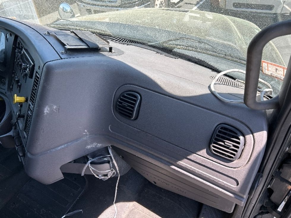 Curtain Side-Light and Medium Duty Trucks-Freightliner-2019-M211284S-Norton-MA-286,616\n\t\tmiles-$ 79,000 - Image 21