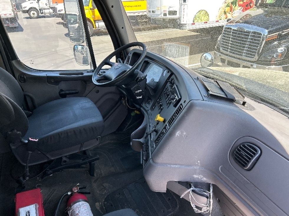 Curtain Side-Light and Medium Duty Trucks-Freightliner-2019-M211284S-Norton-MA-286,616\n\t\tmiles-$ 79,000 - Image 22