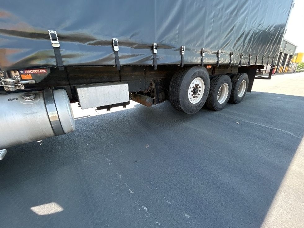 Curtain Side-Light and Medium Duty Trucks-Freightliner-2019-M211284S-Norton-MA-286,616\n\t\tmiles-$ 79,000 - Image 5