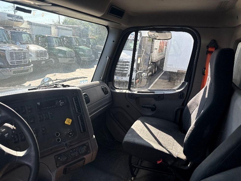 Curtain Side-Light and Medium Duty Trucks-Freightliner-2019-M211284S-Norton-MA-354,845\n\t\tmiles-$ 76,500 - Image 18