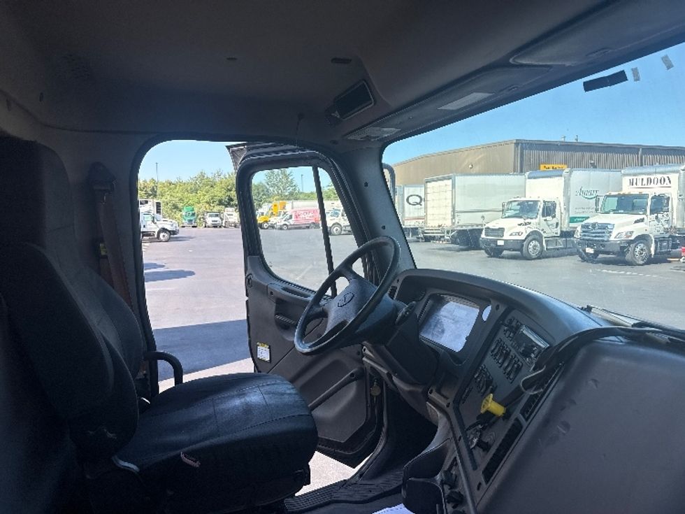 Curtain Side-Light and Medium Duty Trucks-Freightliner-2019-M211284S-Norton-MA-354,845\n\t\tmiles-$ 76,500 - Image 21
