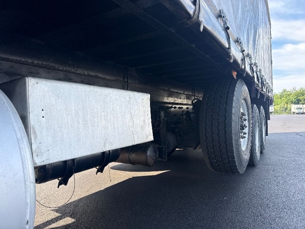 Curtain Side-Light and Medium Duty Trucks-Freightliner-2019-M211284S-Norton-MA-354,845\n\t\tmiles-$ 76,500 - Image 5