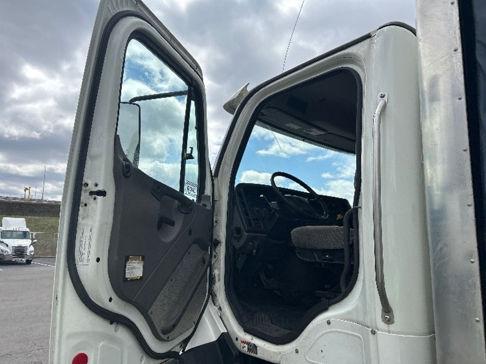 Curtain Side-Light and Medium Duty Trucks-Freightliner-2020-114SD-Binghamton-NY-212,727\n\t\tmiles-$ 106,000 - Image 16