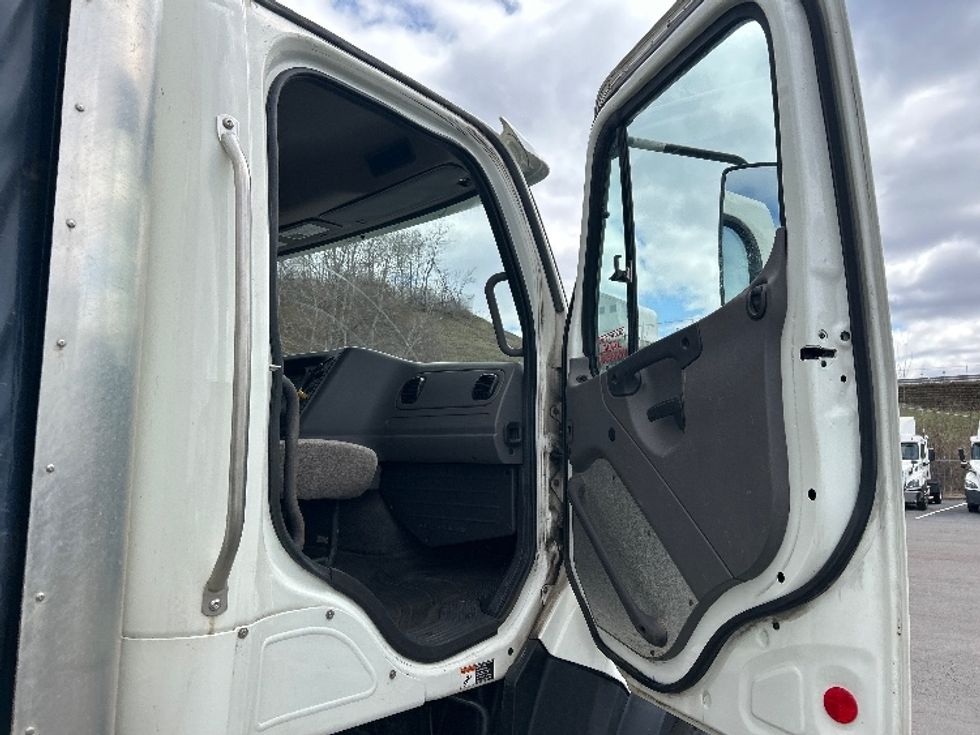 Curtain Side-Light and Medium Duty Trucks-Freightliner-2020-114SD-Binghamton-NY-212,727\n\t\tmiles-$ 106,000 - Image 19