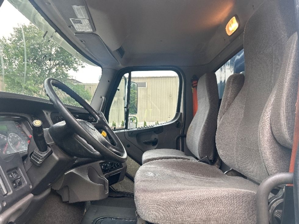 Curtain Side-Light and Medium Duty Trucks-Freightliner-2020-114SD-Jessup-PA-231,590\n\t\tmiles-$ 94,500 - Image 18