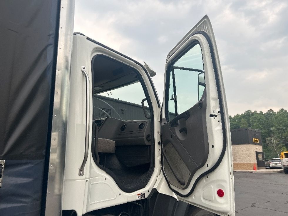 Curtain Side-Light and Medium Duty Trucks-Freightliner-2020-114SD-Jessup-PA-231,590\n\t\tmiles-$ 94,500 - Image 19