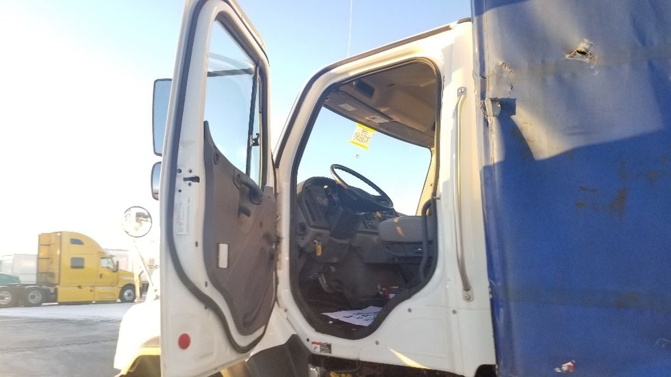 Curtain Side-Light and Medium Duty Trucks-Freightliner-2020-114SD-Mississauga-ON-52,769\n\t\tkm-$ 126,000 - Image 15