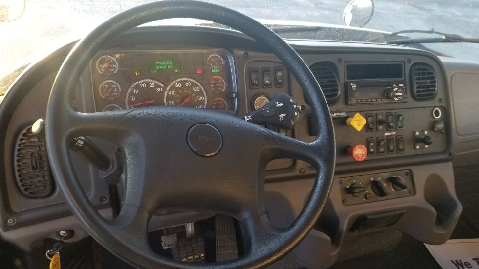 Curtain Side-Light and Medium Duty Trucks-Freightliner-2020-114SD-Mississauga-ON-52,769\n\t\tkm-$ 126,000 - Image 17