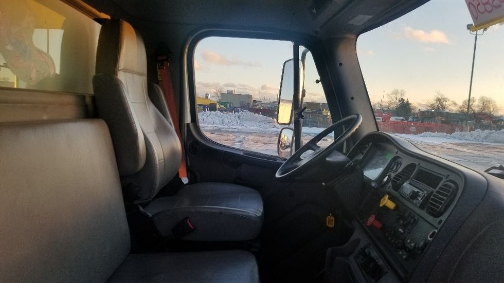 Curtain Side-Light and Medium Duty Trucks-Freightliner-2020-114SD-Mississauga-ON-52,769\n\t\tkm-$ 126,000 - Image 21