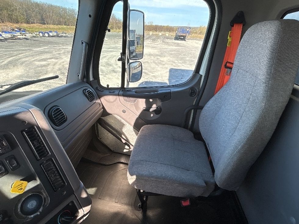 Curtain Side-Light and Medium Duty Trucks-Freightliner-2020-114SD-Watertown-NY-174,928\n\t\tmiles-$ 102,500 - Image 19