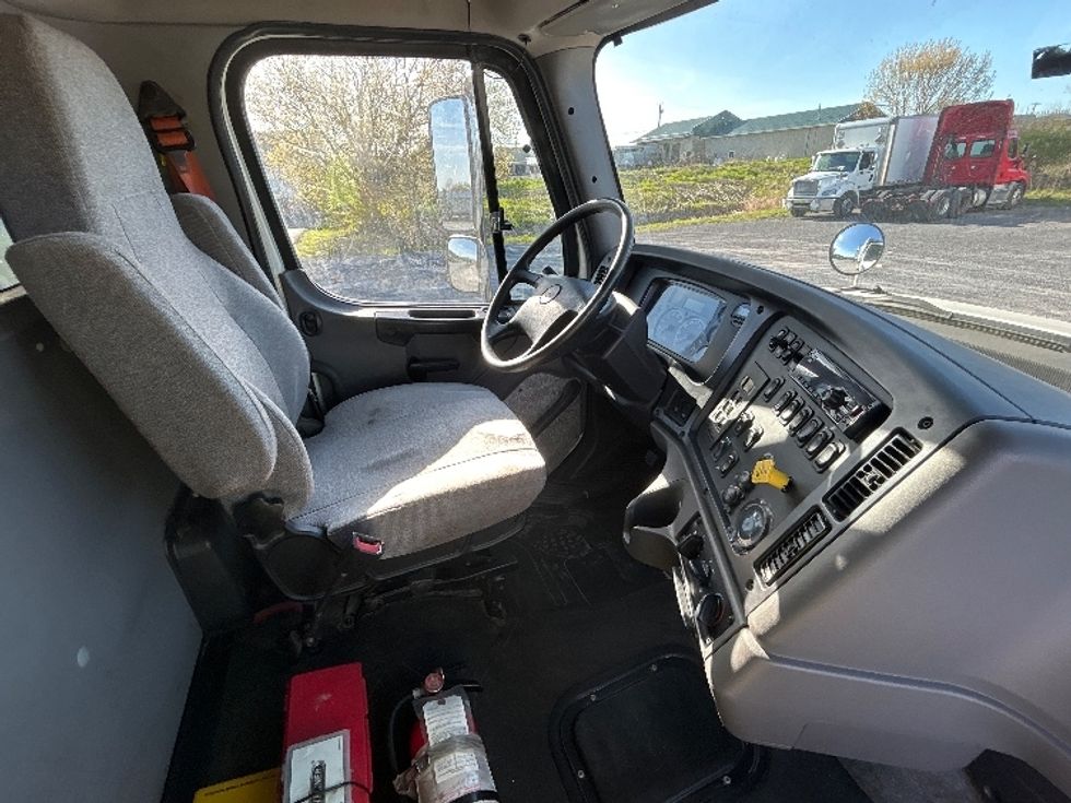 Curtain Side-Light and Medium Duty Trucks-Freightliner-2020-114SD-Watertown-NY-174,928\n\t\tmiles-$ 102,500 - Image 22