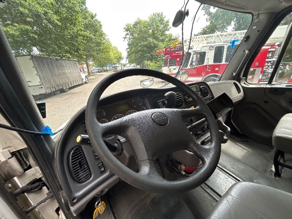 Curtain Side-Light and Medium Duty Trucks-Freightliner-2020-M2-Dayton-NJ-212,411\n\t\tmiles-$ 47,250 - Image 17