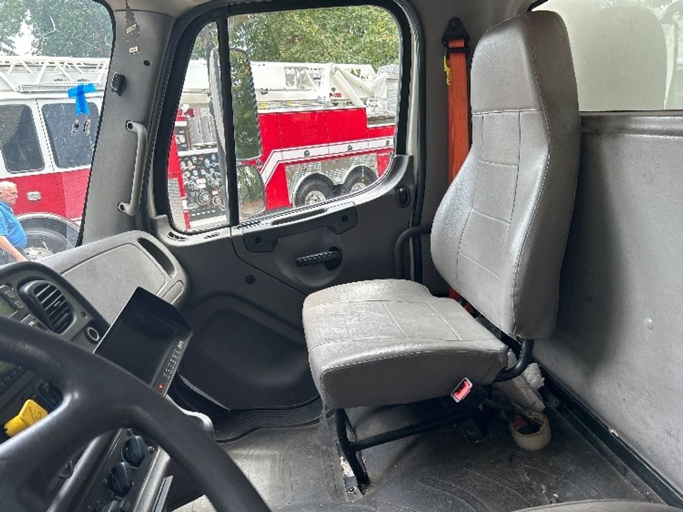 Curtain Side-Light and Medium Duty Trucks-Freightliner-2020-M2-Dayton-NJ-212,411\n\t\tmiles-$ 47,250 - Image 19