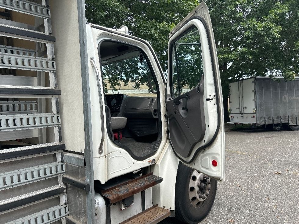 Curtain Side-Light and Medium Duty Trucks-Freightliner-2020-M2-Dayton-NJ-212,411\n\t\tmiles-$ 47,250 - Image 20